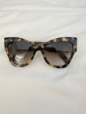 Tortoiseshell Cat Eye Women's Sunglasses - Stylish UV Protection